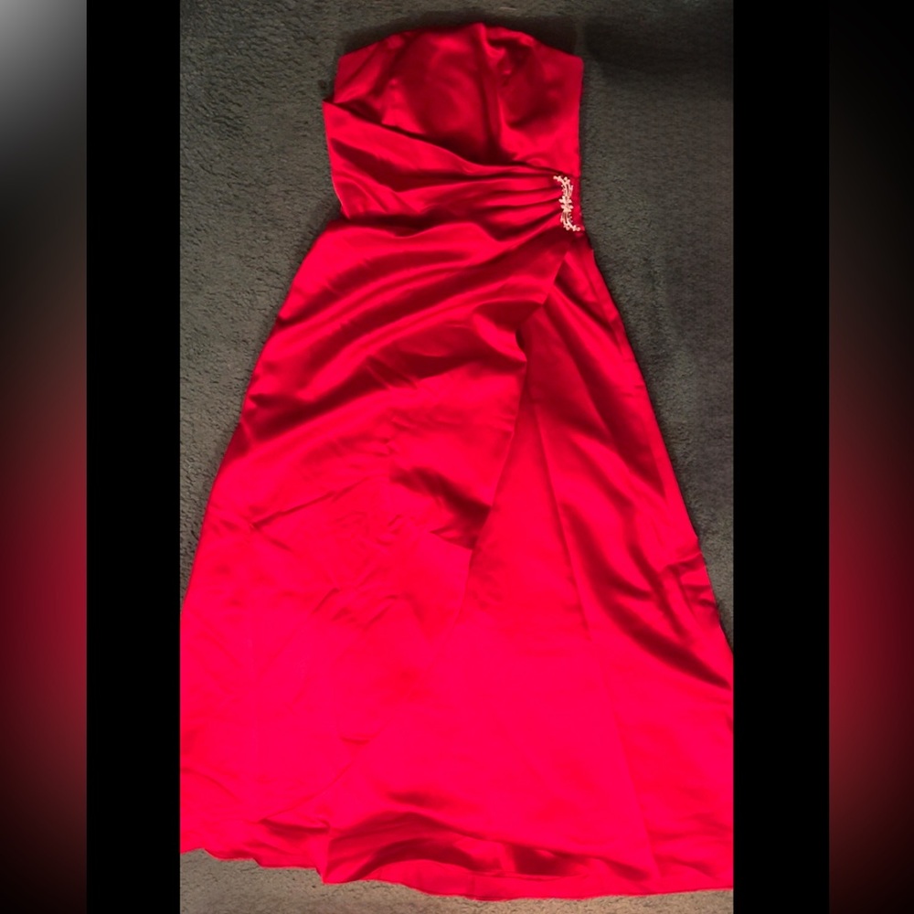 David's Bridal Red Sleeveless Gown for Weddings